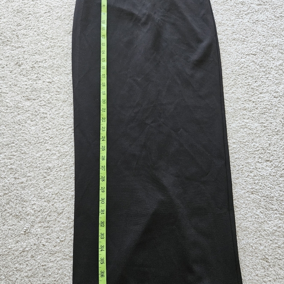 Black Feather Body con Maxi Dress - Picture 10 of 10